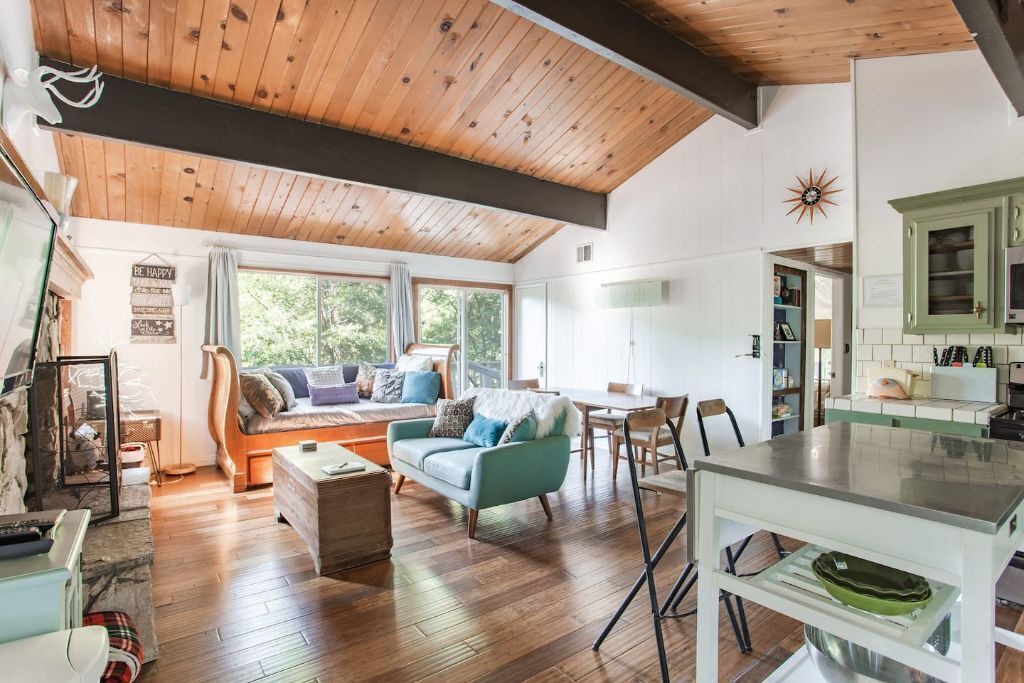 Photo of Livingroom in Crestline