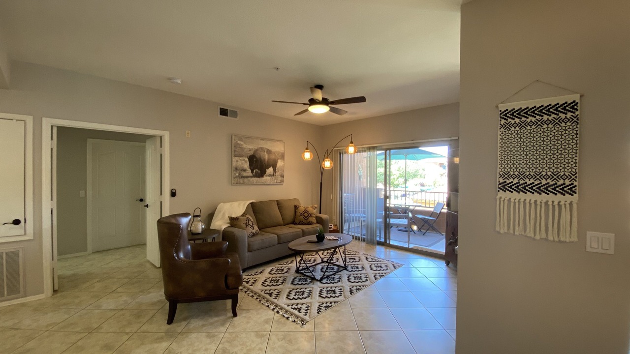 Photo of Livingroom in Surprise
