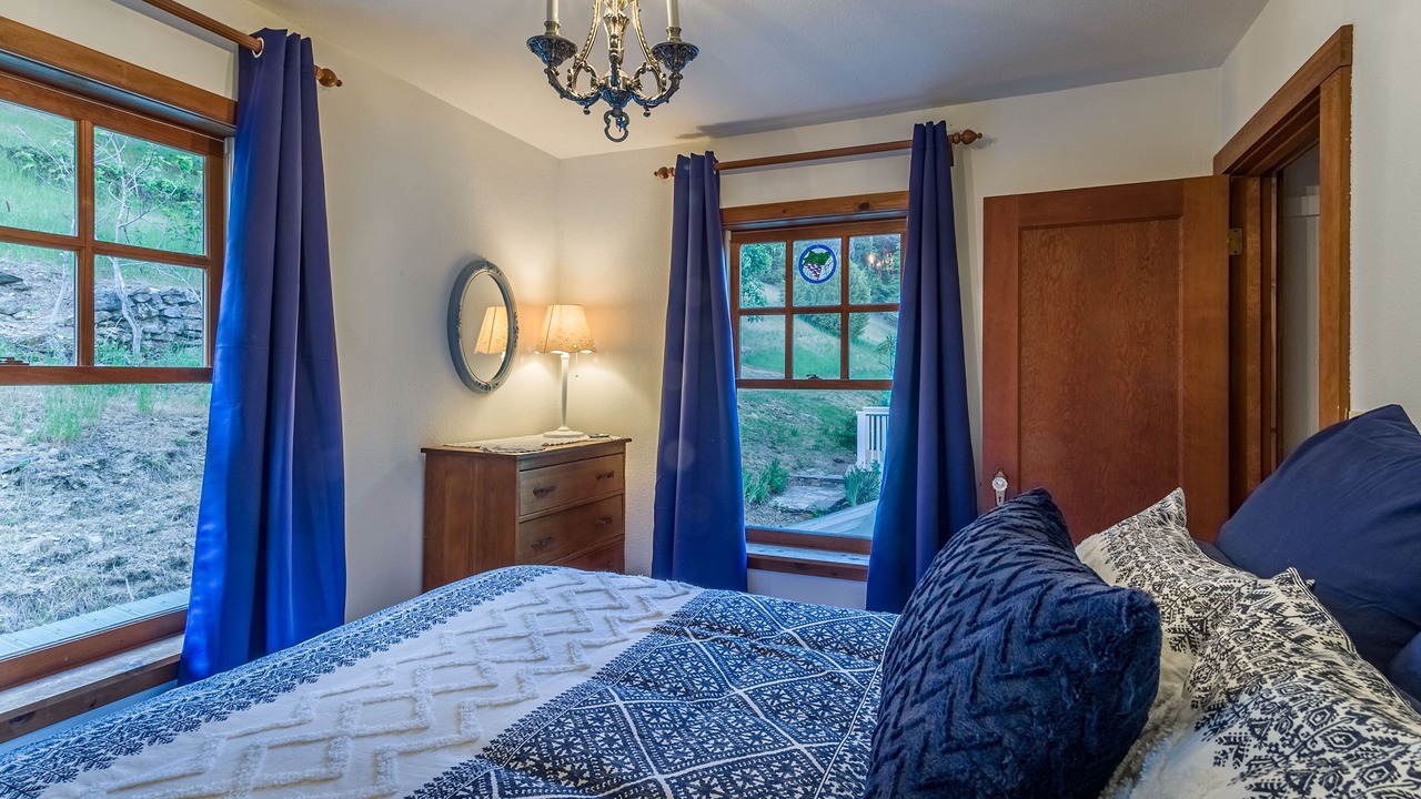 Photo of Bedroom in Downieville