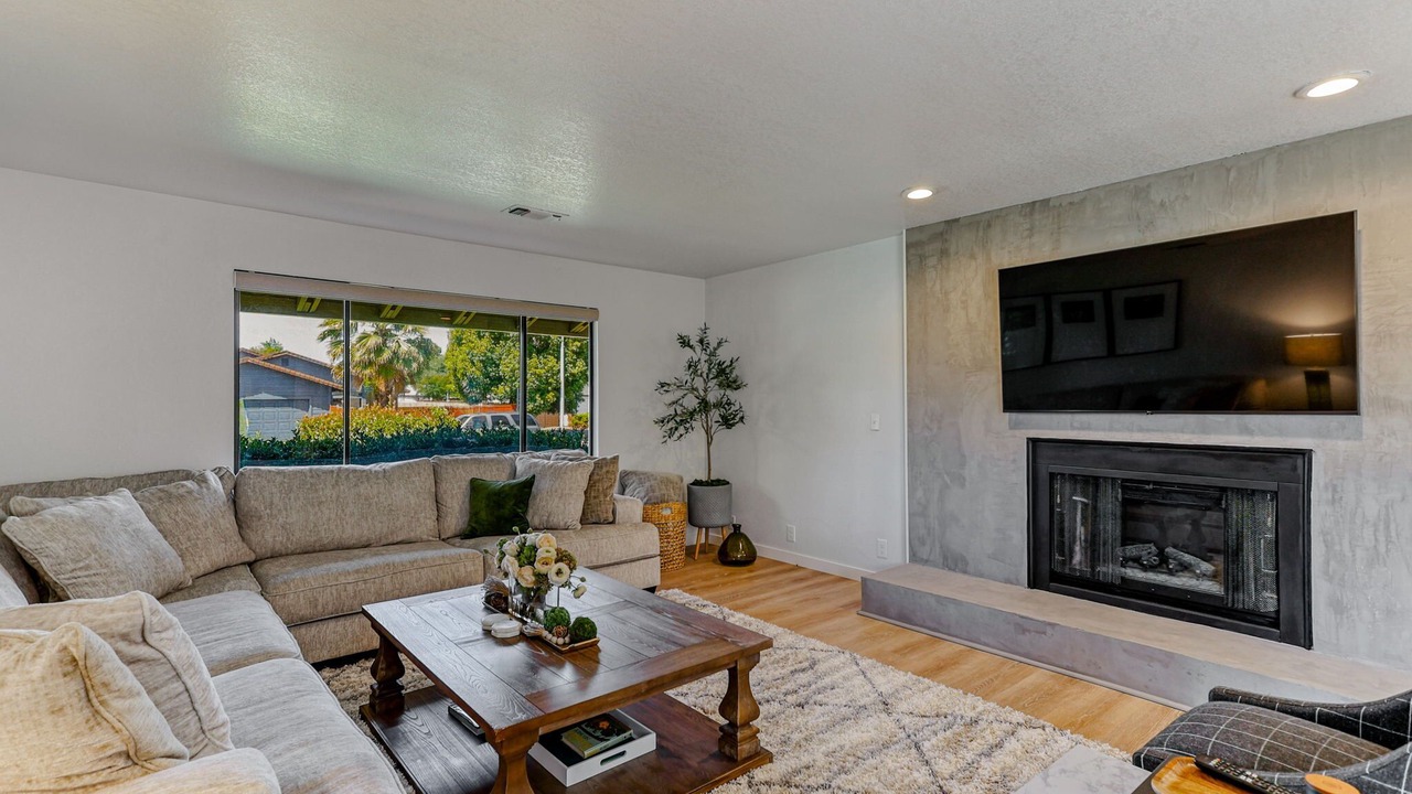 Photo of Livingroom in Redding