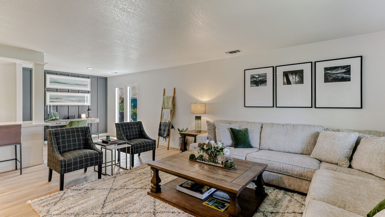 Photo of Livingroom in Redding