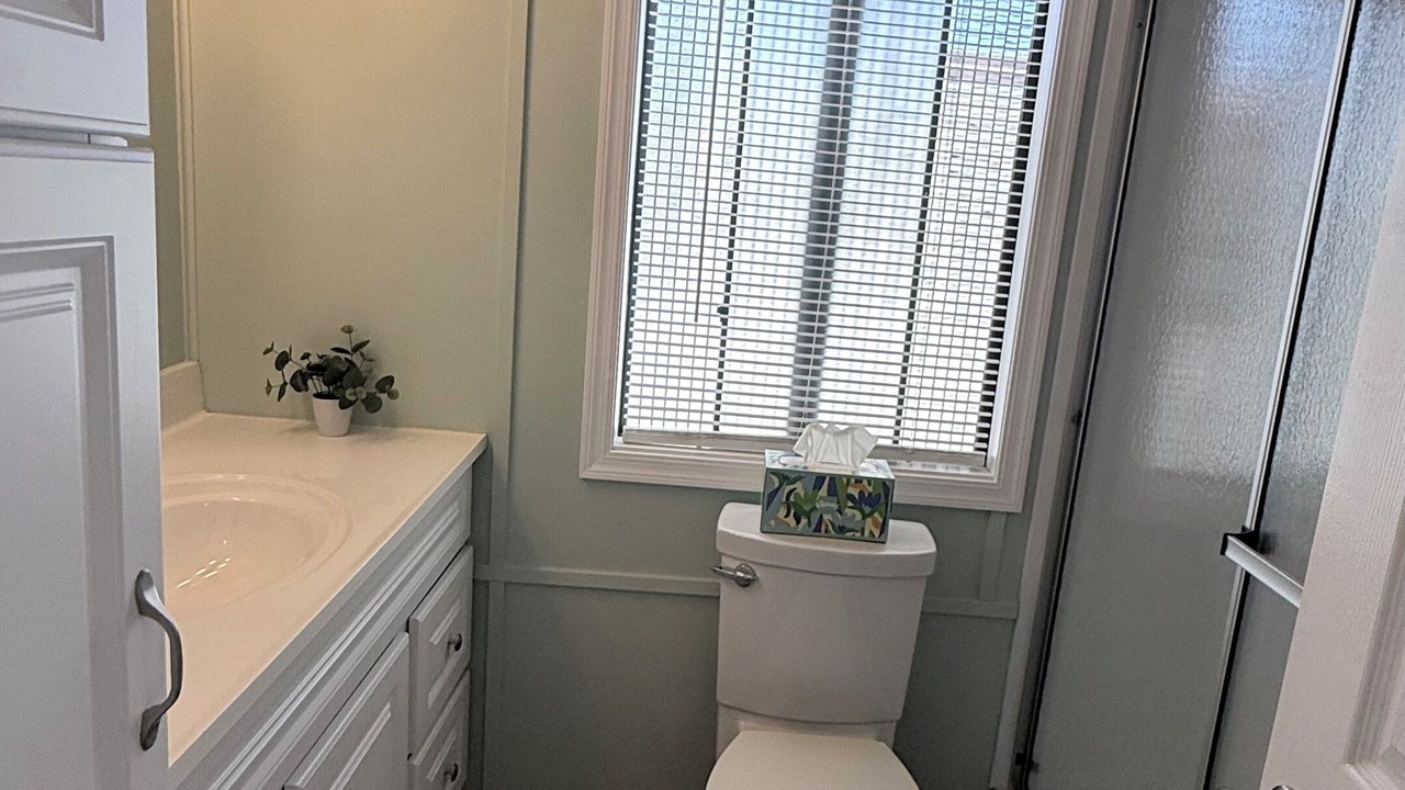 Photo of Bathroom in Happy Trails