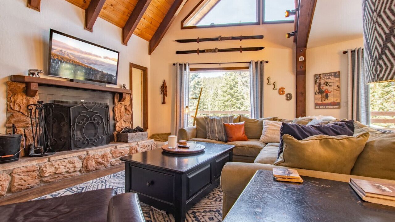 Photo of Livingroom in Kingswood Estates
