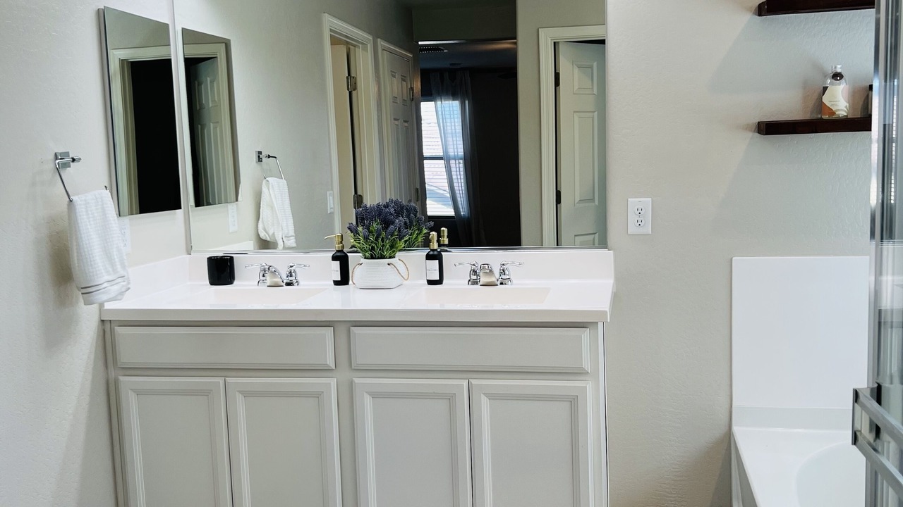 Photo of Bathroom in Sycamore Farms