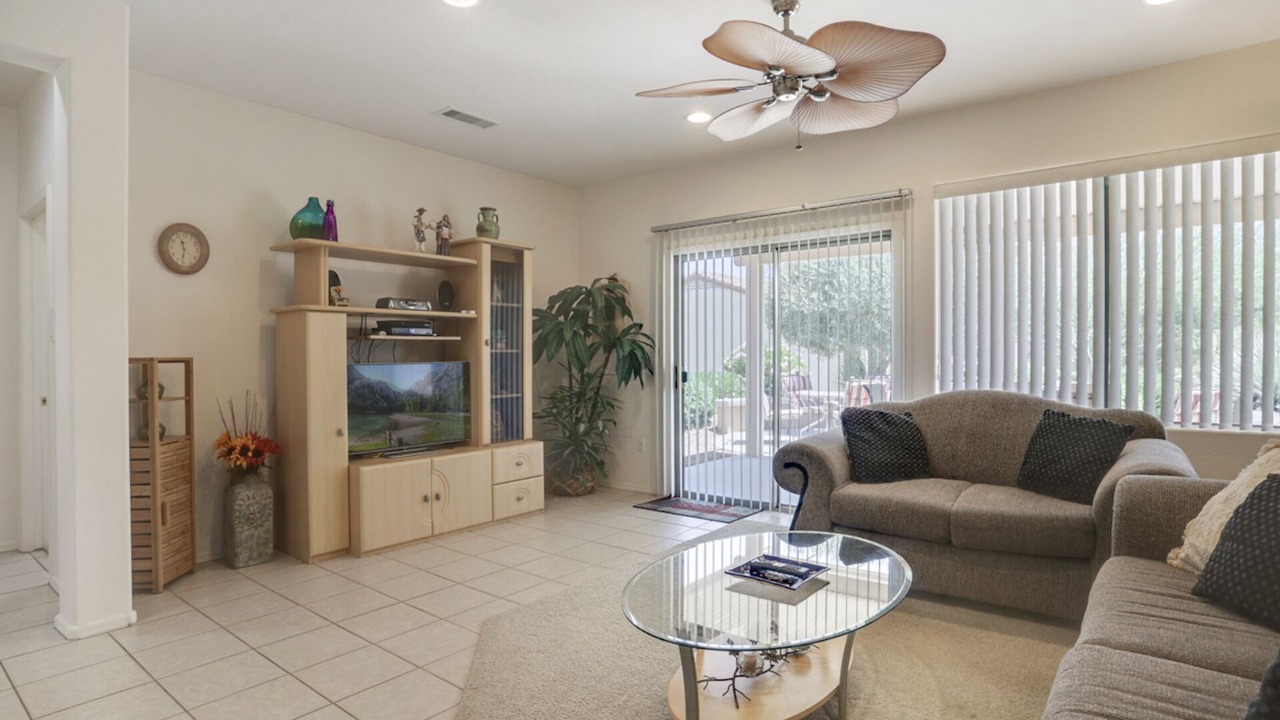 Photo of Livingroom in Surprise
