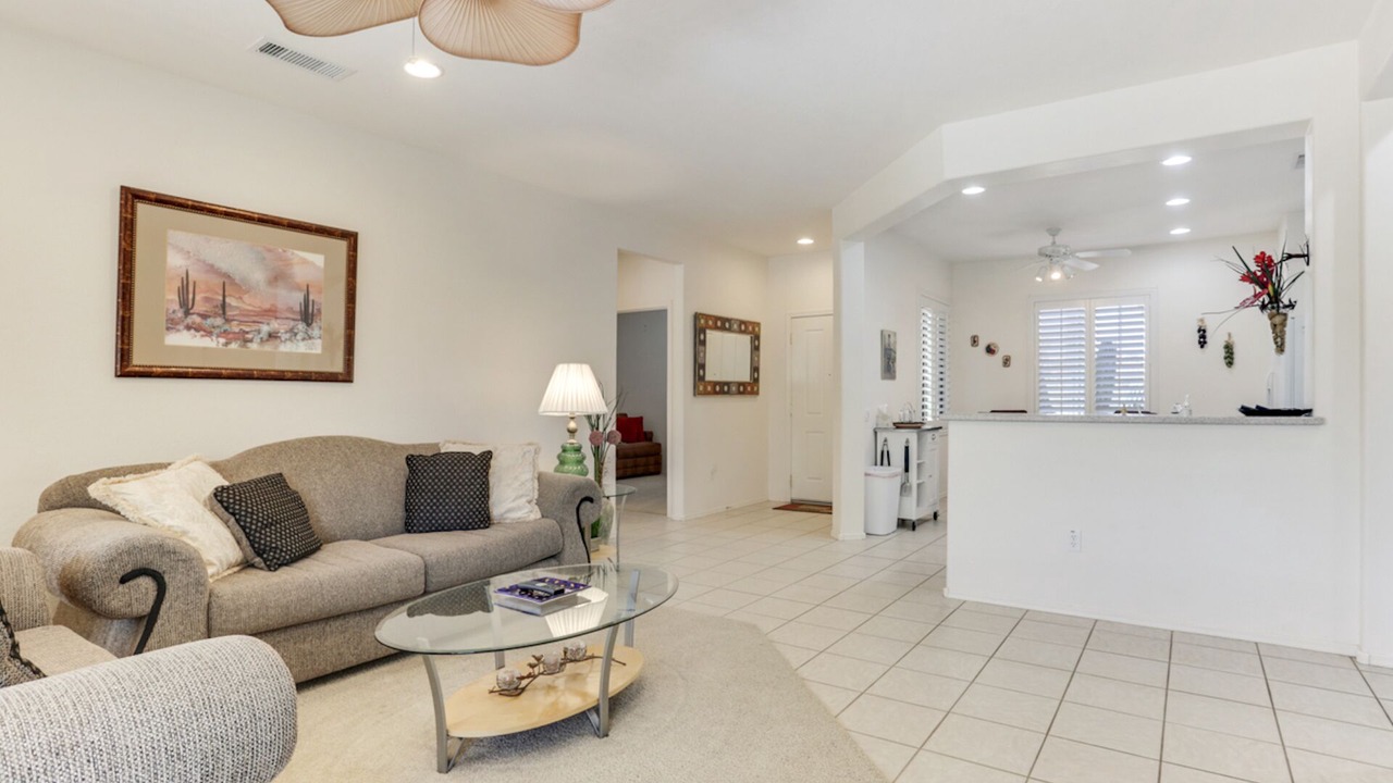Photo of Livingroom in Surprise