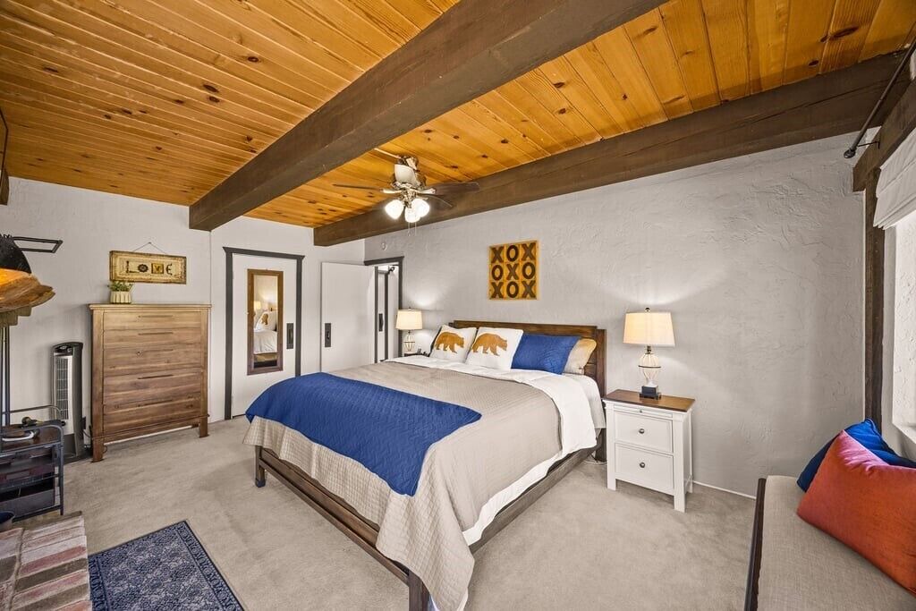 Photo of Bedroom in Crestline