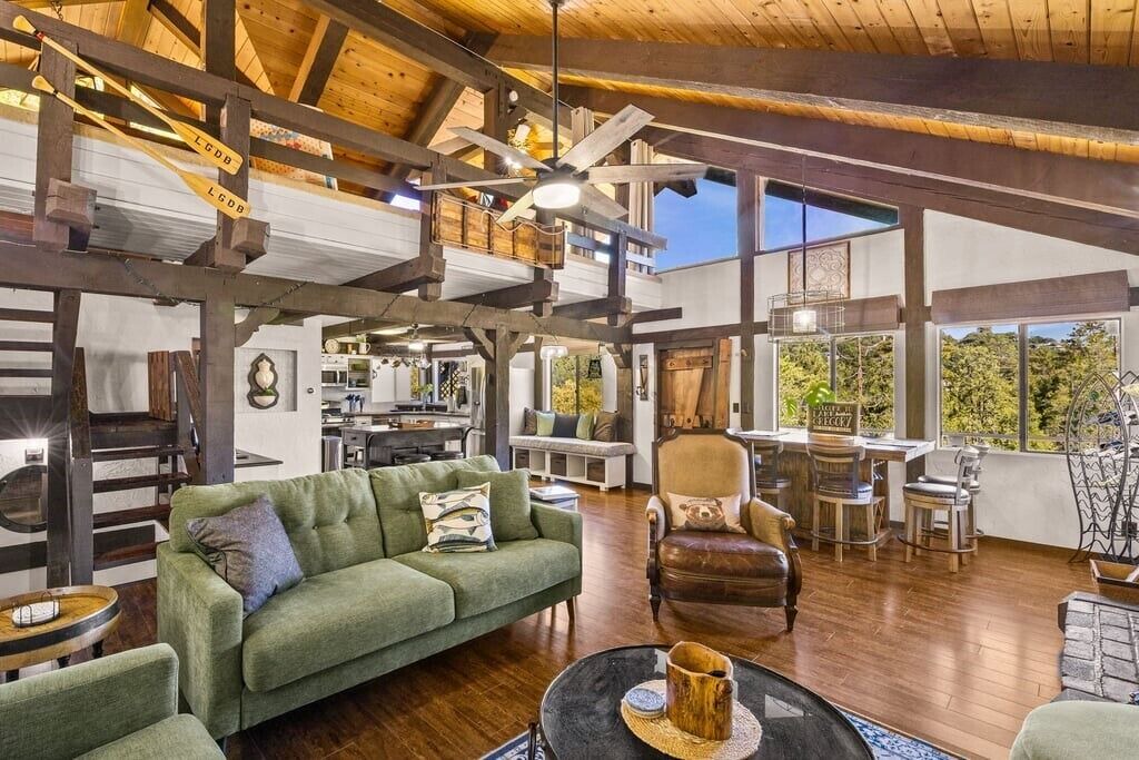 Photo of Livingroom in Crestline