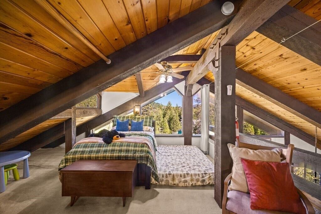 Photo of Bedroom in Crestline