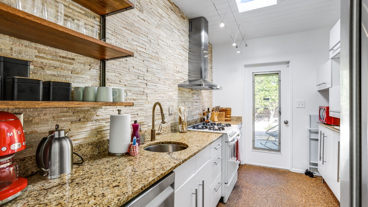 Photo of Kitchen in Racquet Club Estates