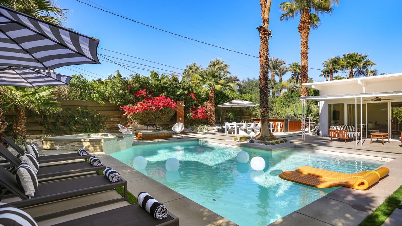 Photo of Outdoor in Racquet Club Estates