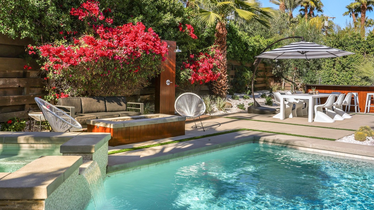 Photo of Outdoor in Racquet Club Estates