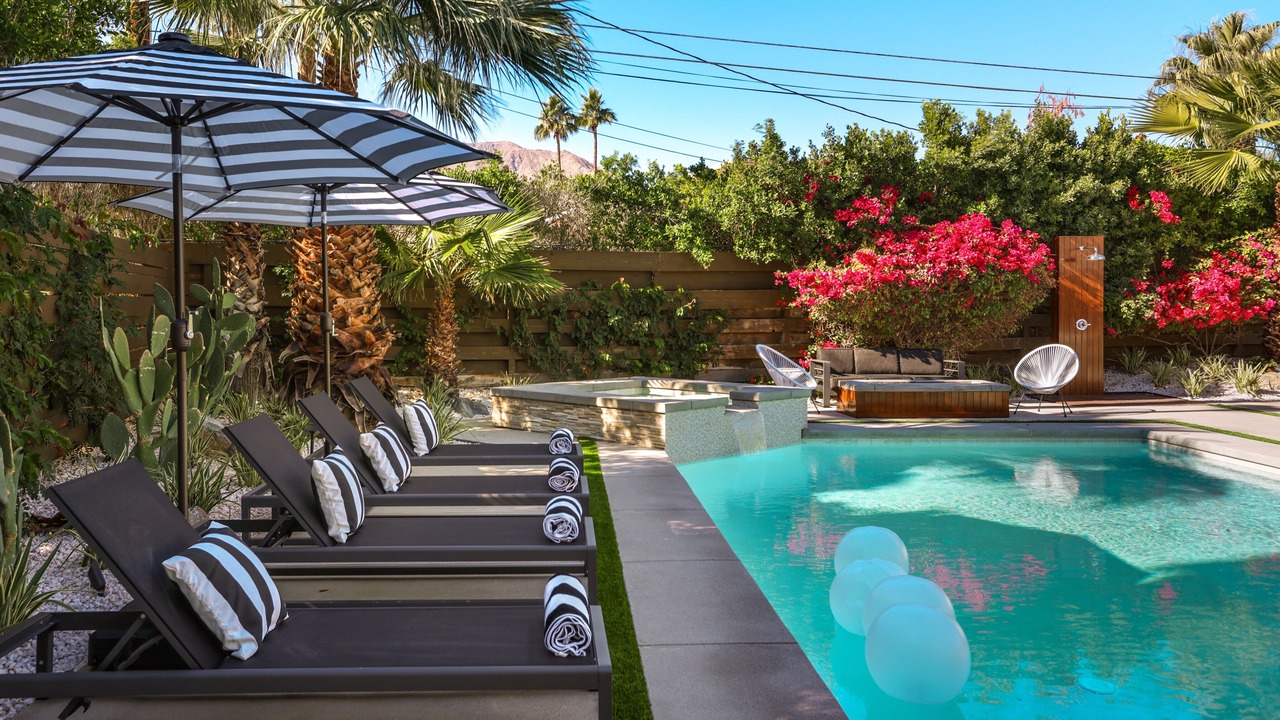 Photo of Outdoor in Racquet Club Estates