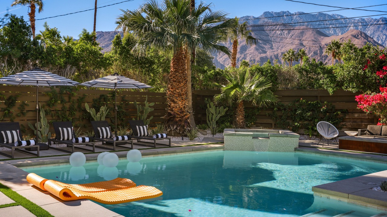 Photo of Outdoor in Racquet Club Estates
