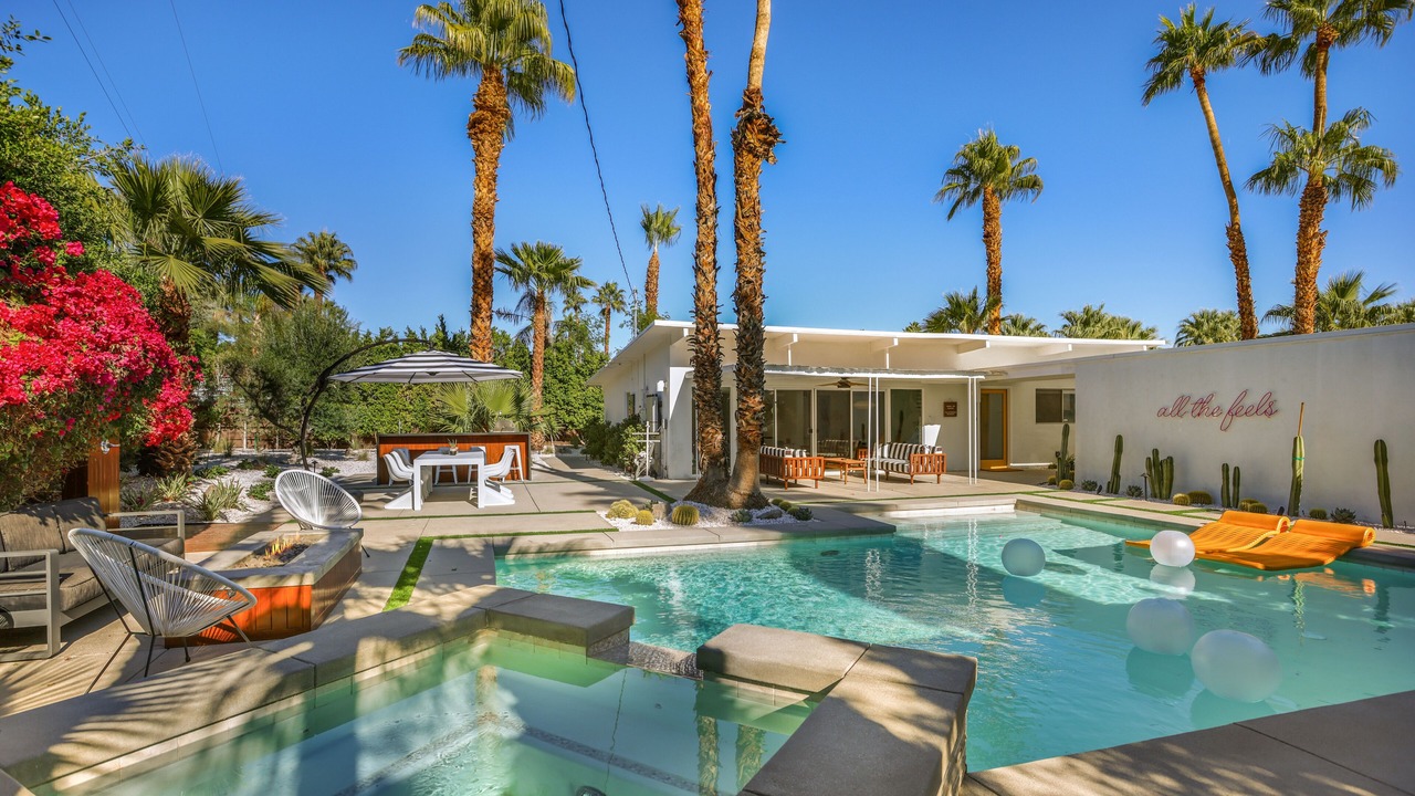 Photo of Outdoor in Racquet Club Estates