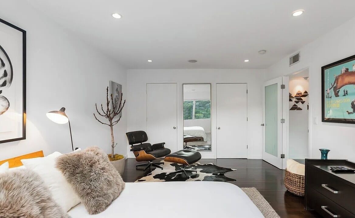 Photo of Bedroom in Nichols Canyon