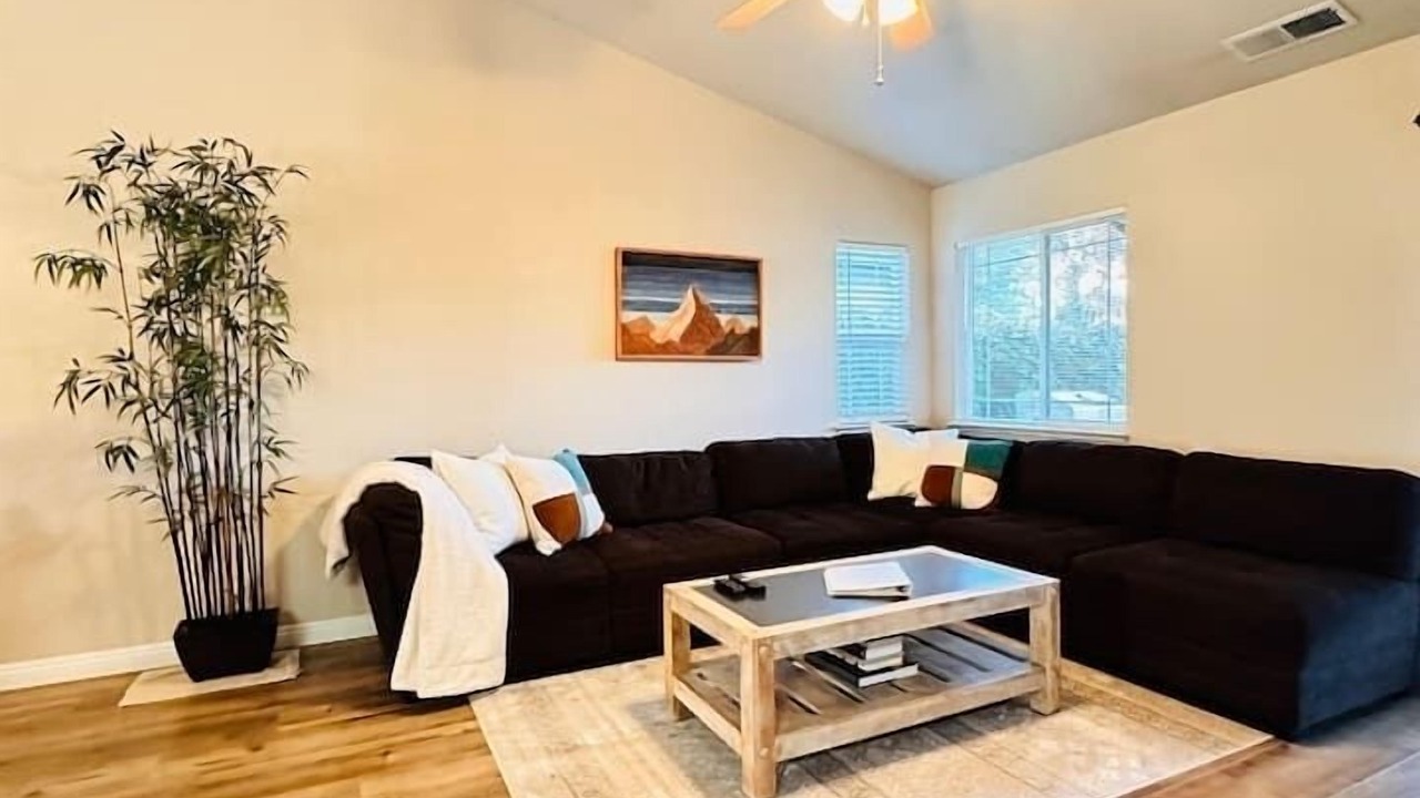 Photo of Livingroom in Chico