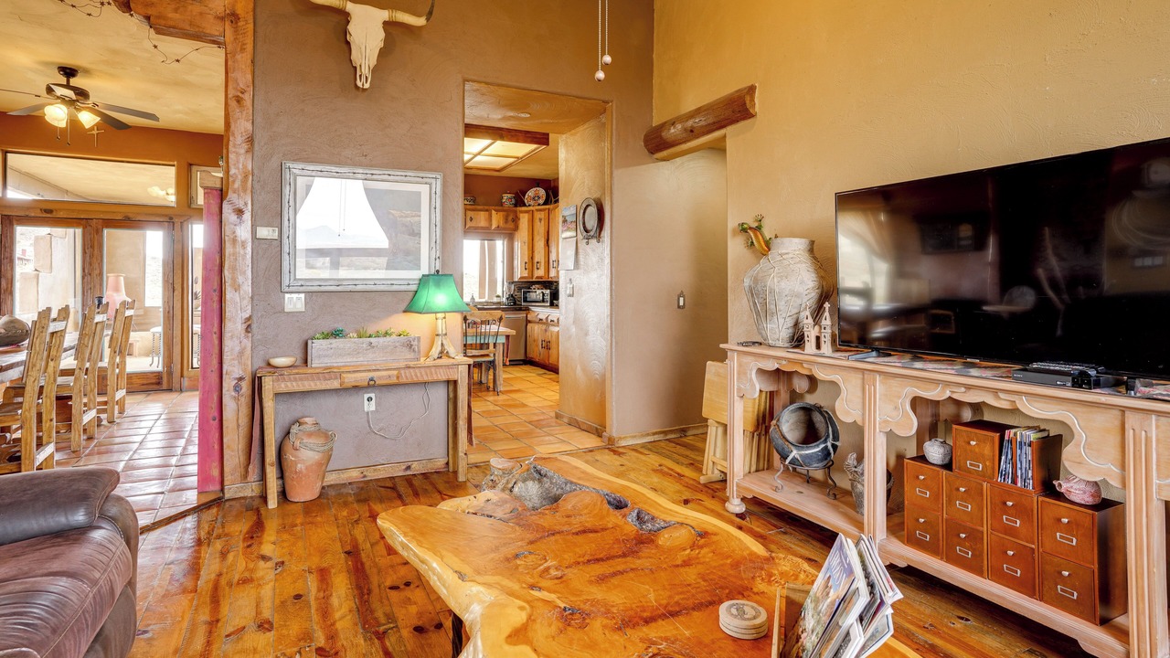 Photo of Livingroom in Dewey-Humboldt
