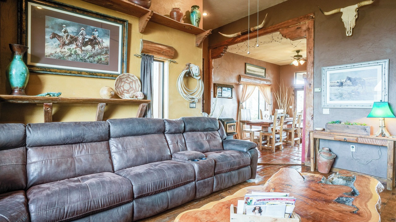 Photo of Livingroom in Dewey-Humboldt