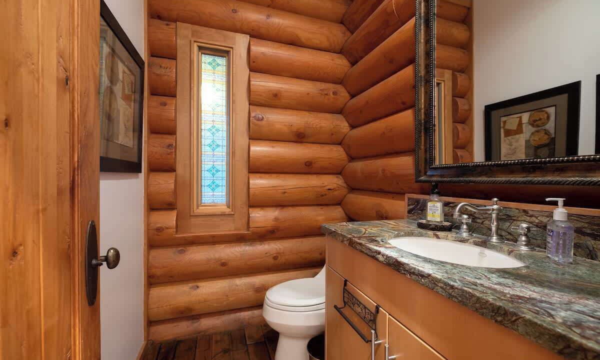 Photo of Bathroom in Upper Moonridge