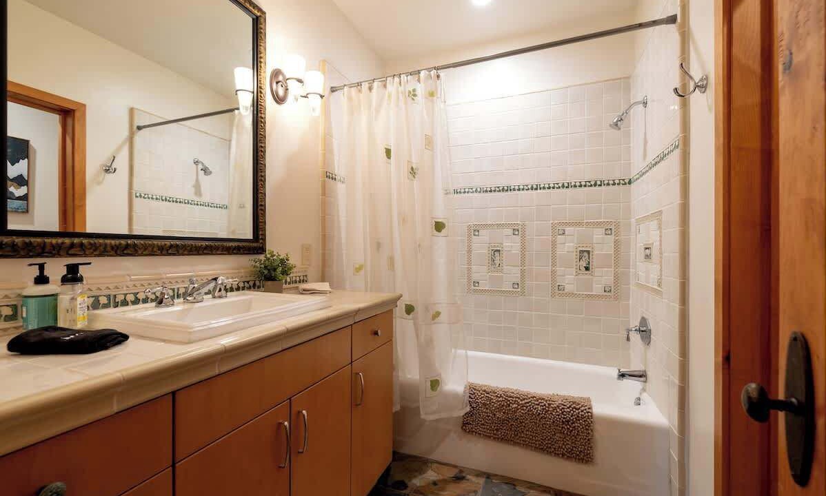 Photo of Bathroom in Upper Moonridge
