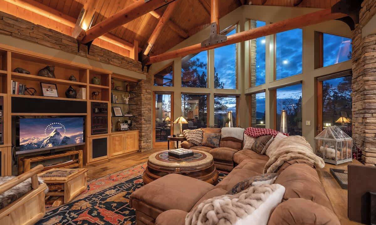Photo of Livingroom in Upper Moonridge