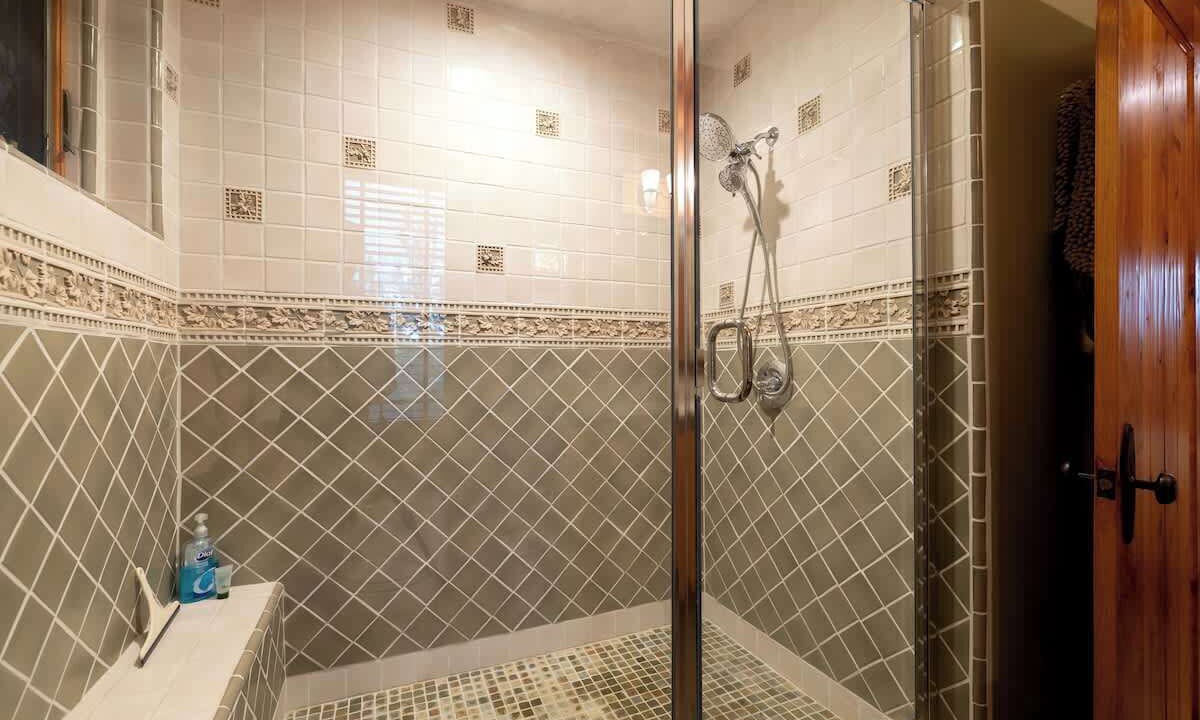 Photo of Bathroom in Upper Moonridge