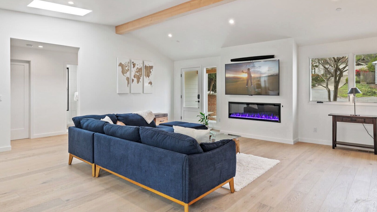 Photo of Livingroom in Monterey