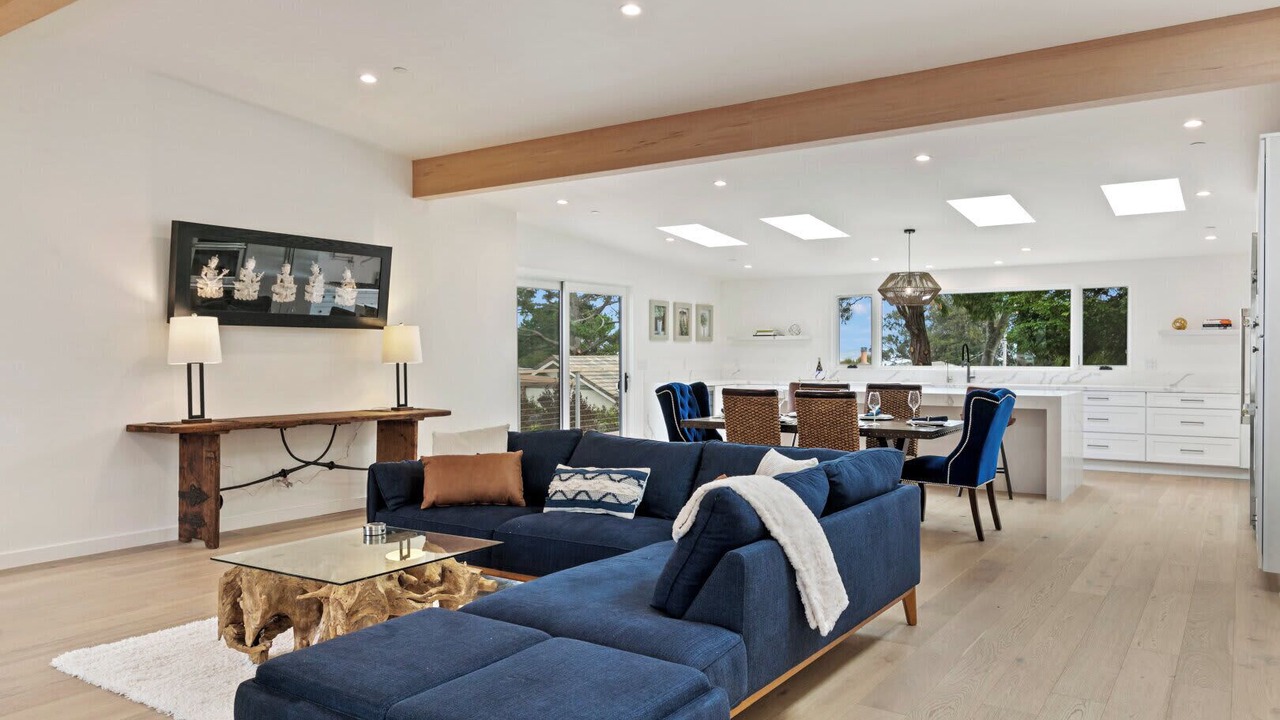 Photo of Livingroom in Monterey
