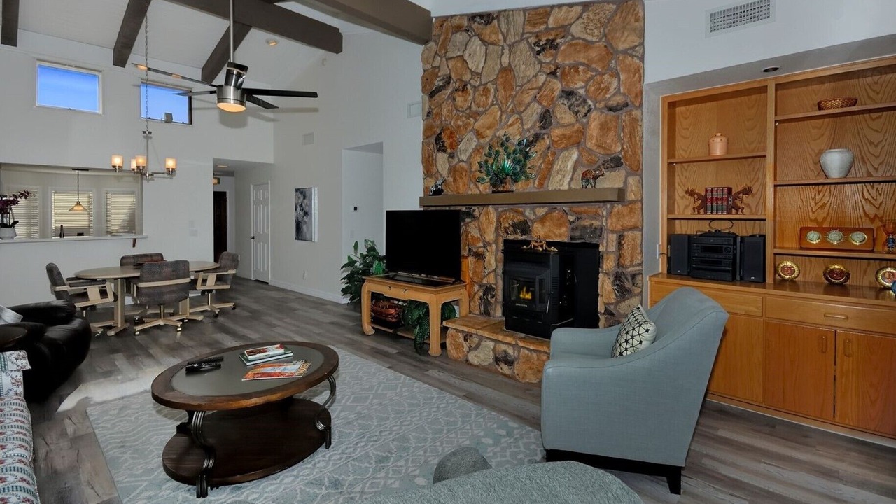 Photo of Livingroom in Oak Creek