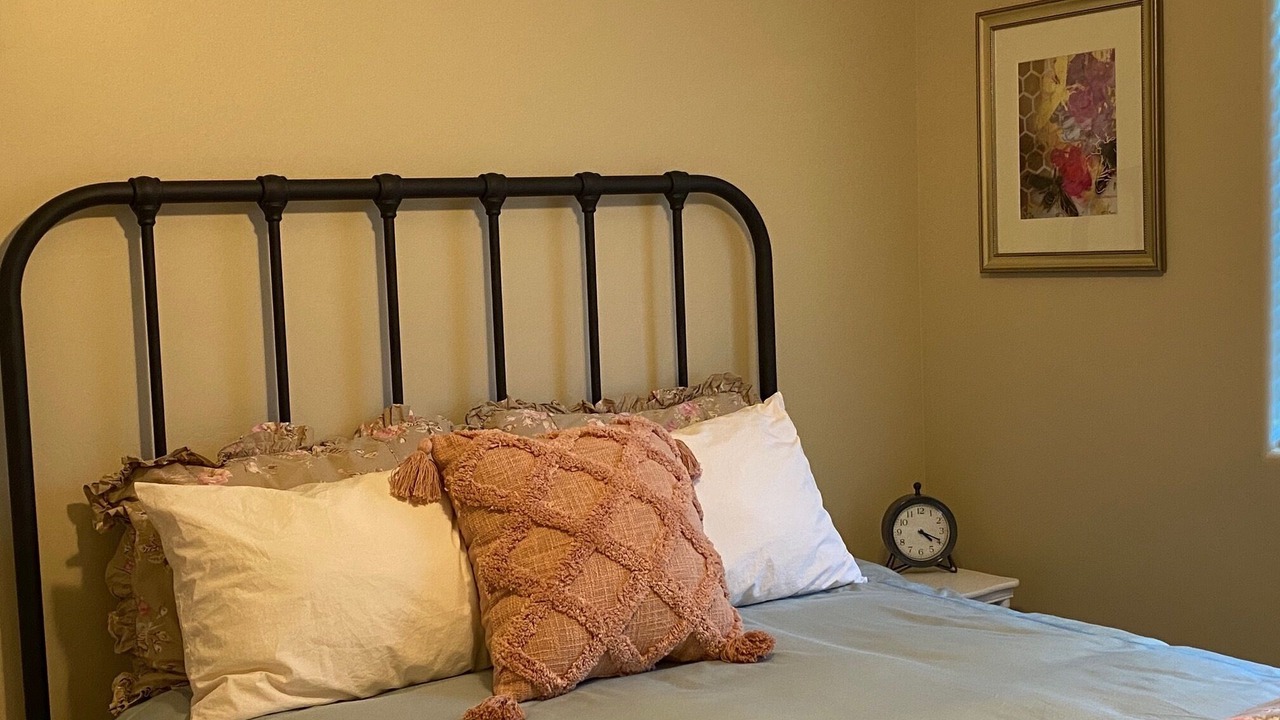 Photo of Bedroom in Oak Knoll Village