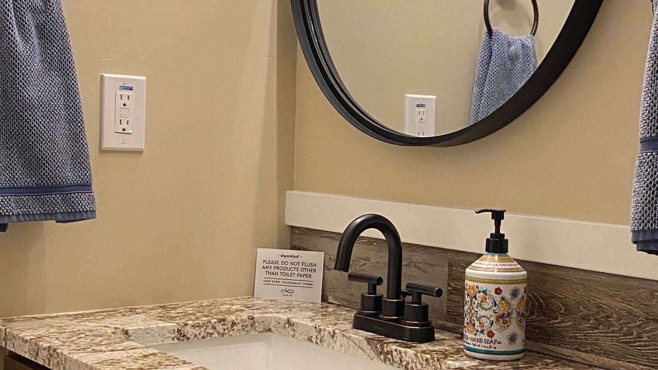 Photo of Bathroom in Oak Knoll Village