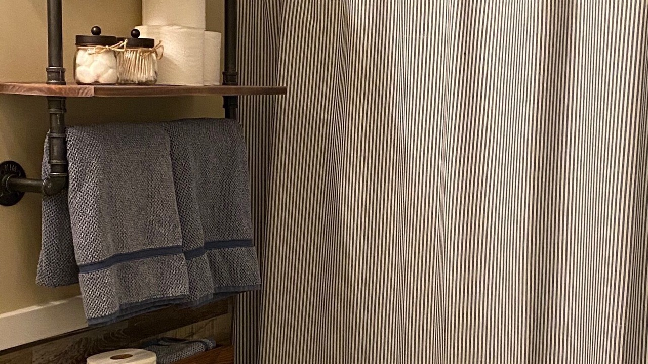 Photo of Bathroom in Oak Knoll Village