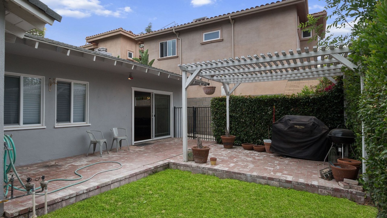 Photo of Patio Balcony in Woodland Hills