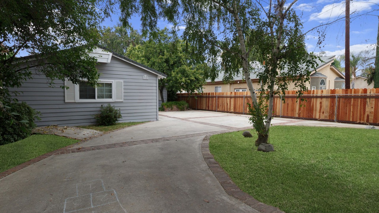 Photo of Outdoor in Woodland Hills