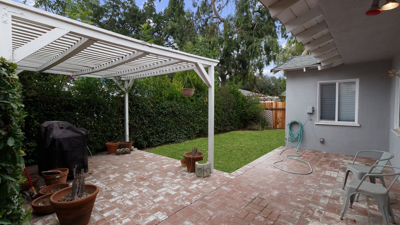 Photo of Patio Balcony in Woodland Hills