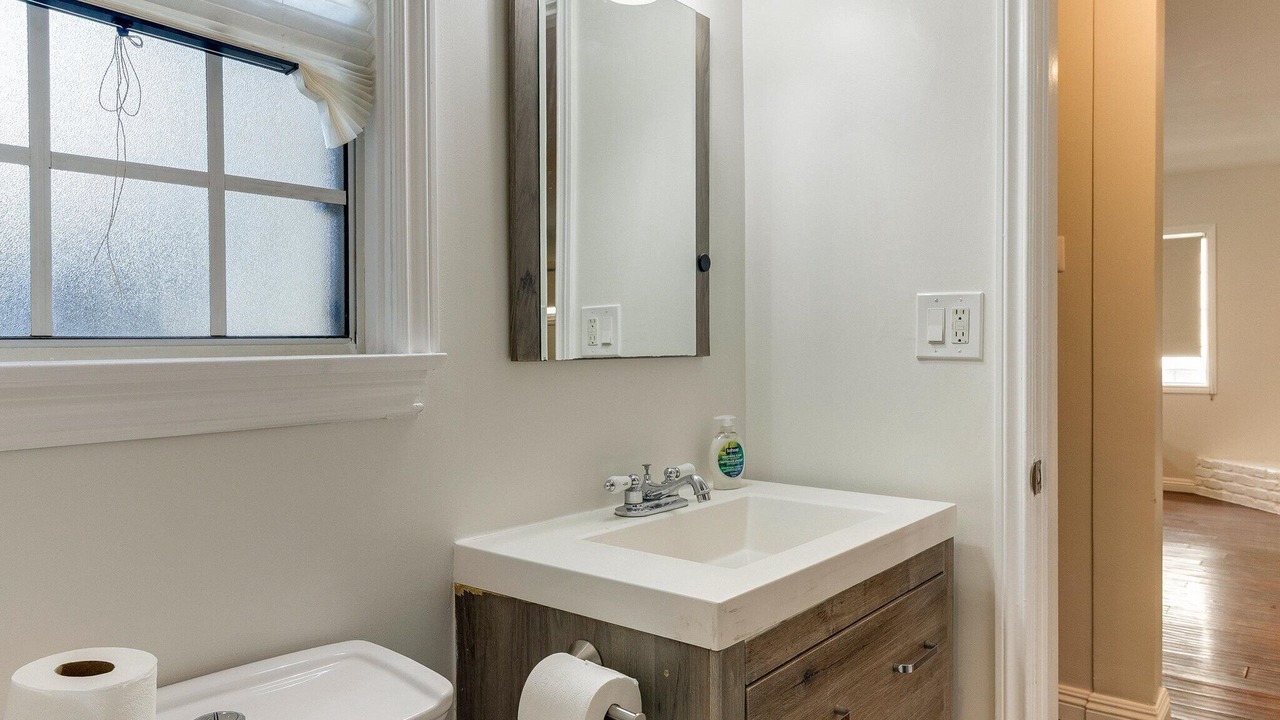 Photo of Bathroom in Woodland Hills