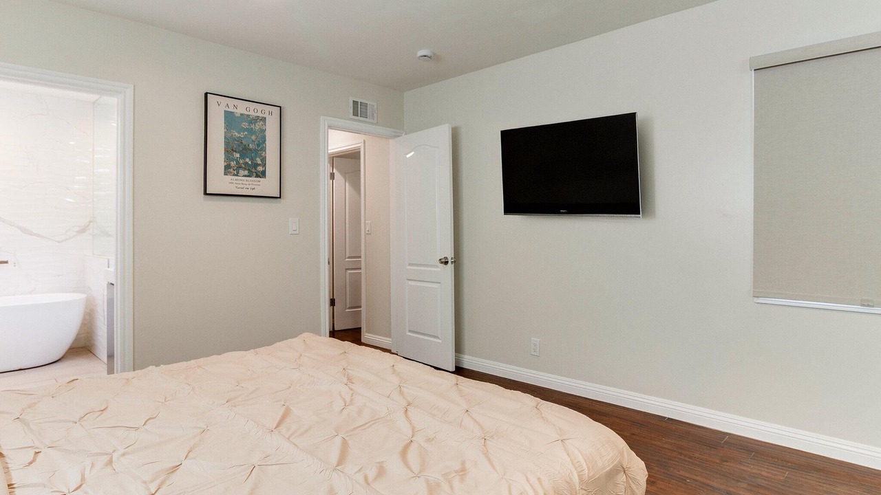 Photo of Bedroom in Woodland Hills