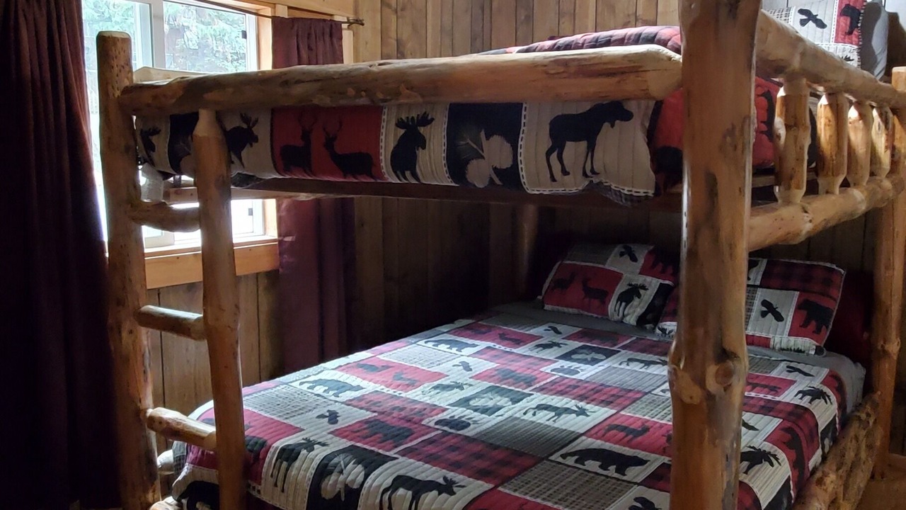 Photo of Bedroom in Shingletown