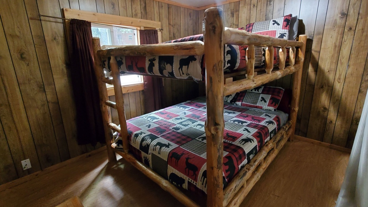 Photo of Bedroom in Shingletown