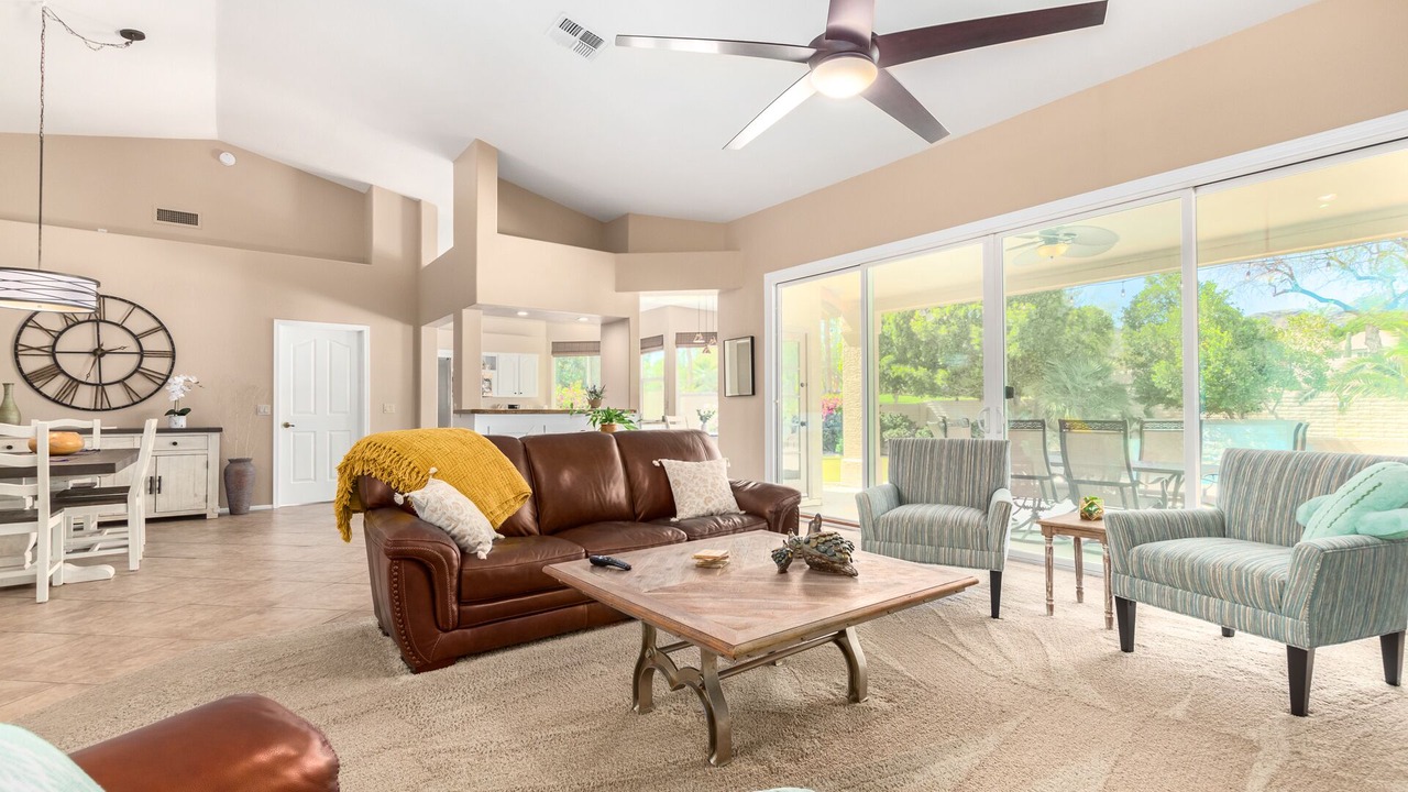 Photo of Livingroom in Foothills Club West