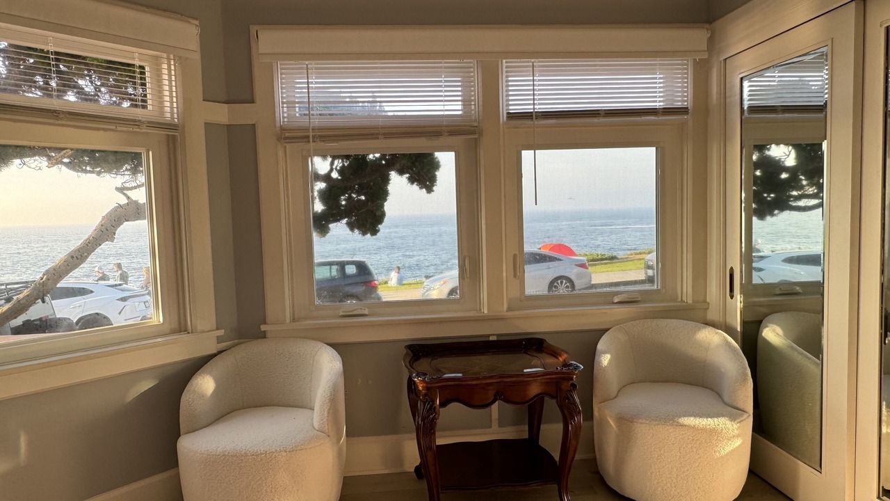 Photo of Livingroom in Village of La Jolla