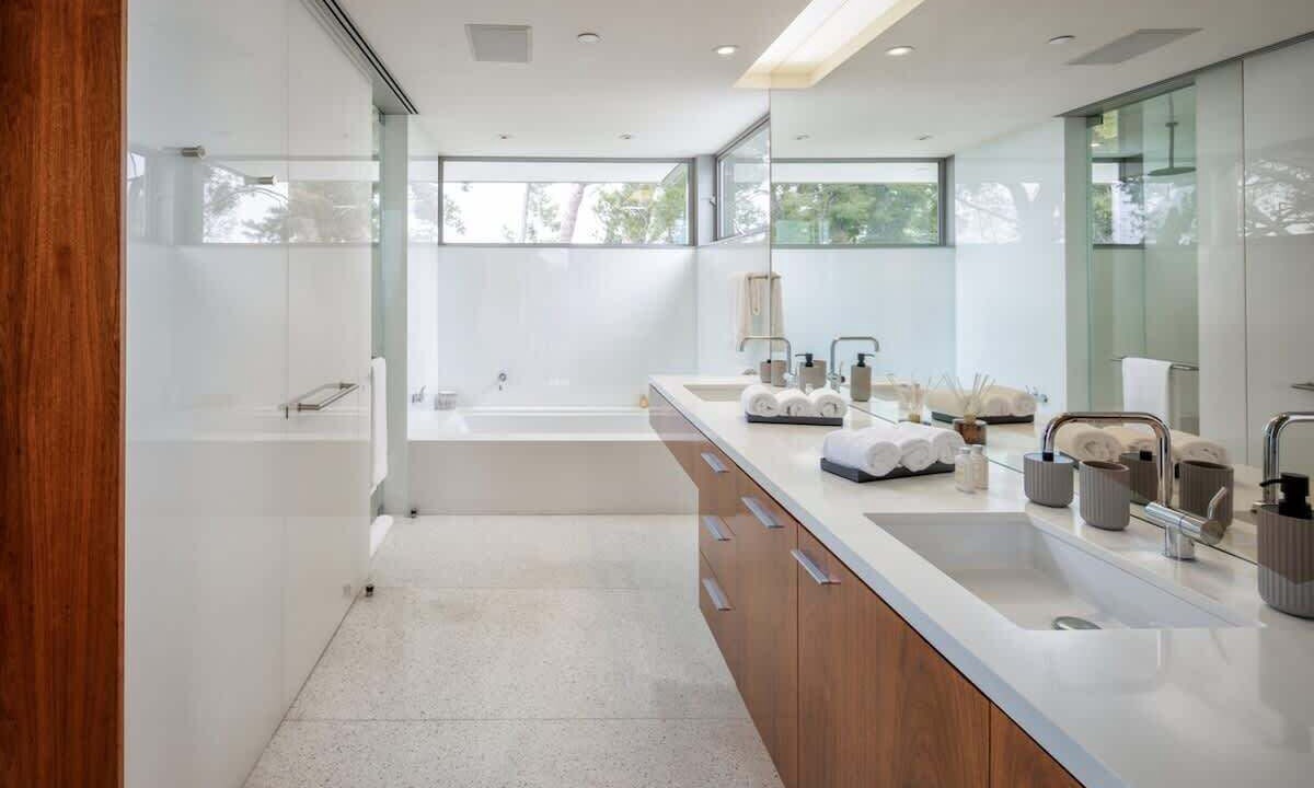 Photo of Bathroom in Trousdale Estates