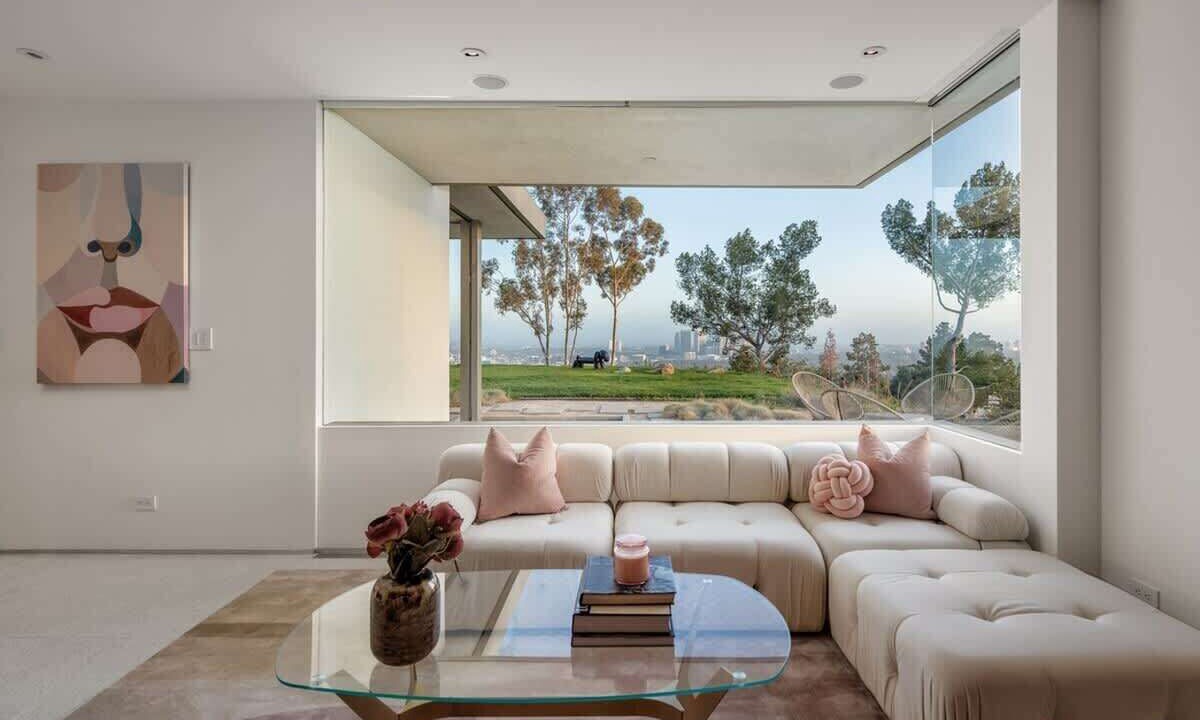 Photo of Livingroom in Trousdale Estates