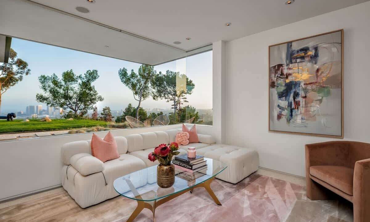 Photo of Livingroom in Trousdale Estates