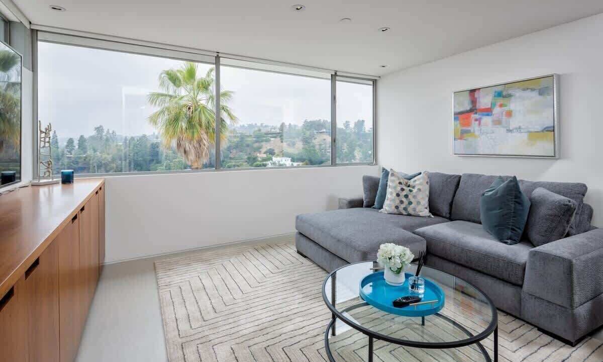 Photo of Livingroom in Trousdale Estates