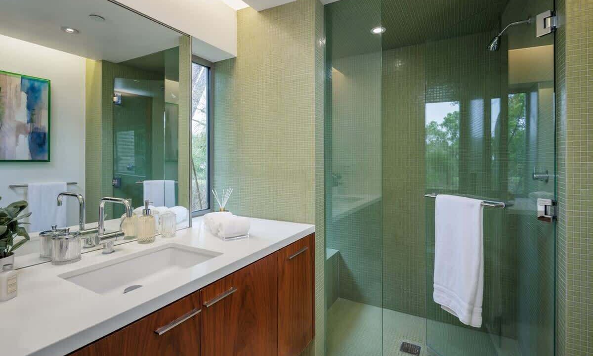 Photo of Bathroom in Trousdale Estates