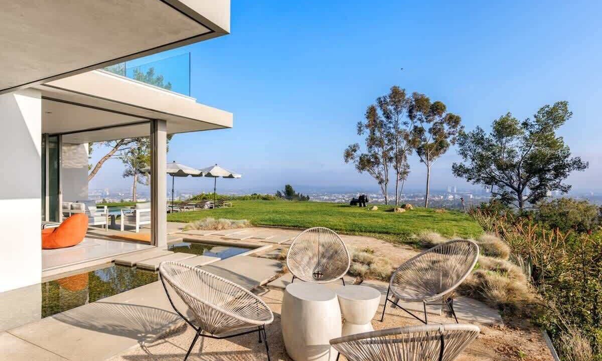 Photo of Patio Balcony in Trousdale Estates