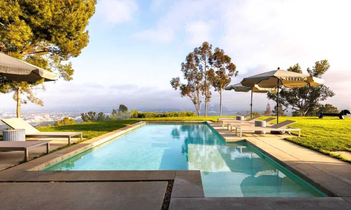 Photo of Outdoor in Trousdale Estates