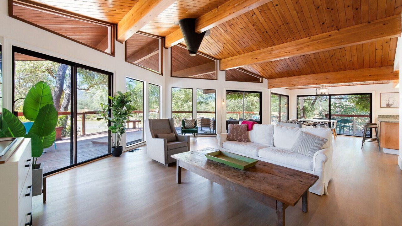 Photo of Livingroom in Kelseyville